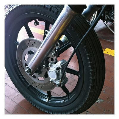 Fäste bromsok fram Kustom Tech K-Tech Freni H-D models with Showa fork 84-99 obehandlad