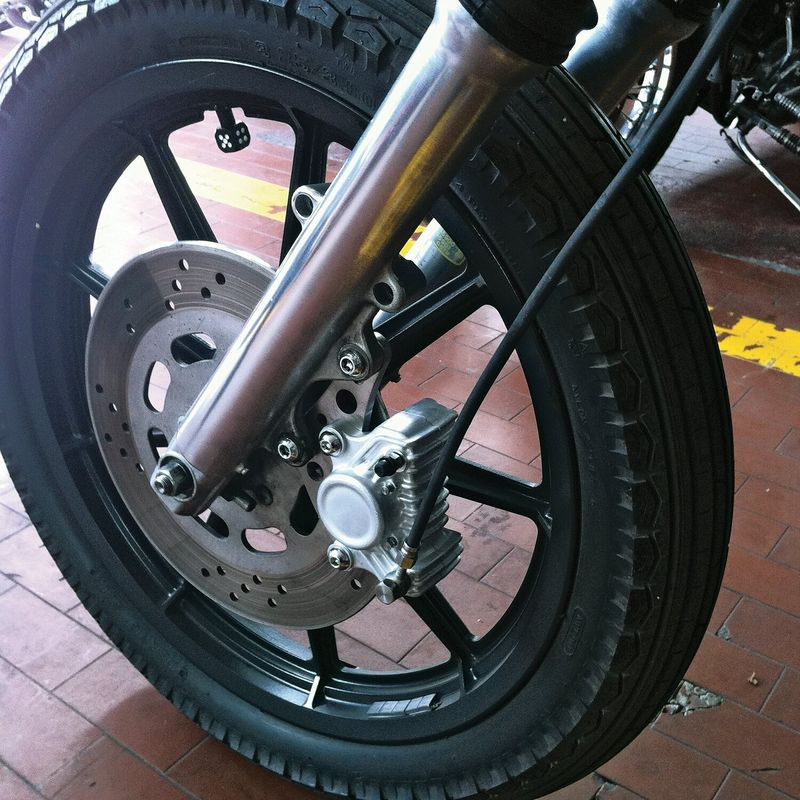 Fäste bromsok fram Kustom Tech K-Tech Freni H-D models with Showa fork 84-99 obehandlad