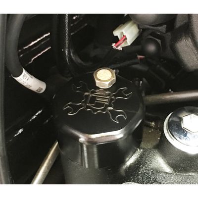 Oljesticka ventilerad med ventilationssats oljetank Feuling svart lock M8 Touring 17-26