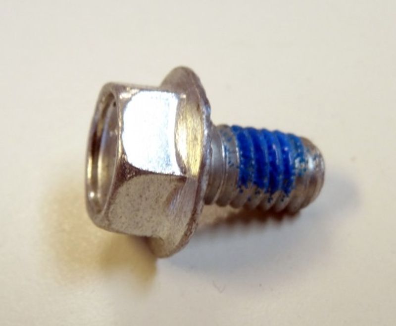 Skruv till Dogbone Nut Plate för fäste på Vance&Hines avgasrör