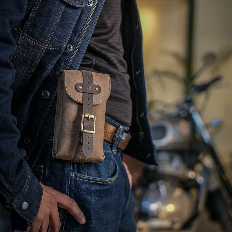 Väska Trip Machine Moto Exclusive Utility Pouch tobaksbrun