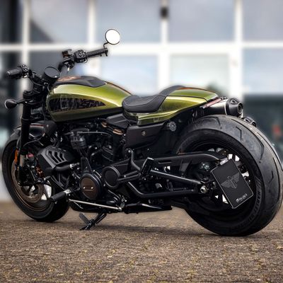 Nummerplåtshållare sidomontering HeinzBikes 140mm svart RH1250S Sportster S 21-25 HBSKZ-RH-L