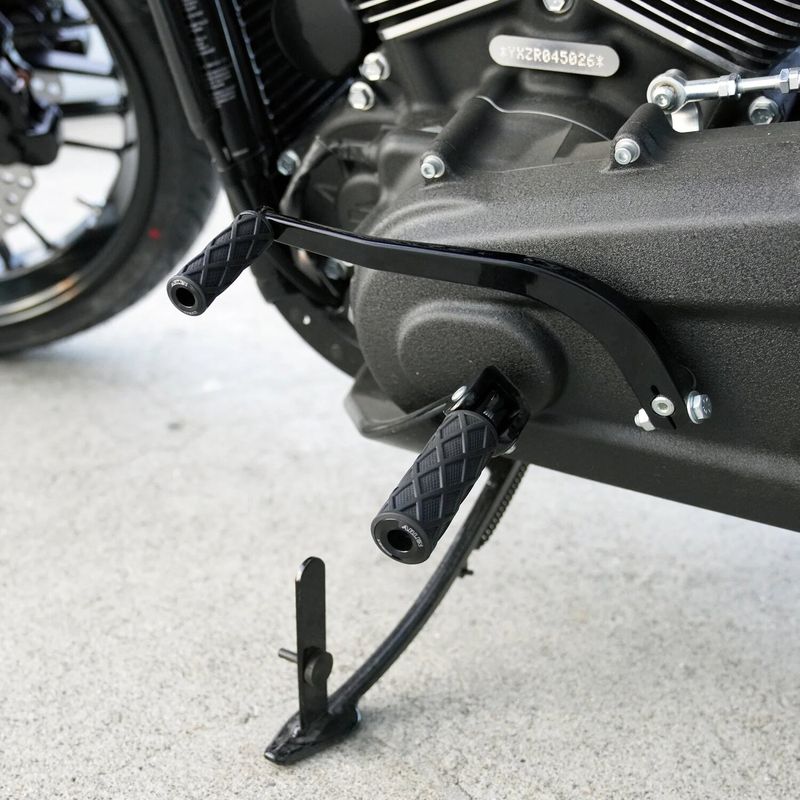 Fotpinne Arlen Ness diamond Softail passenger 18-26 svart
