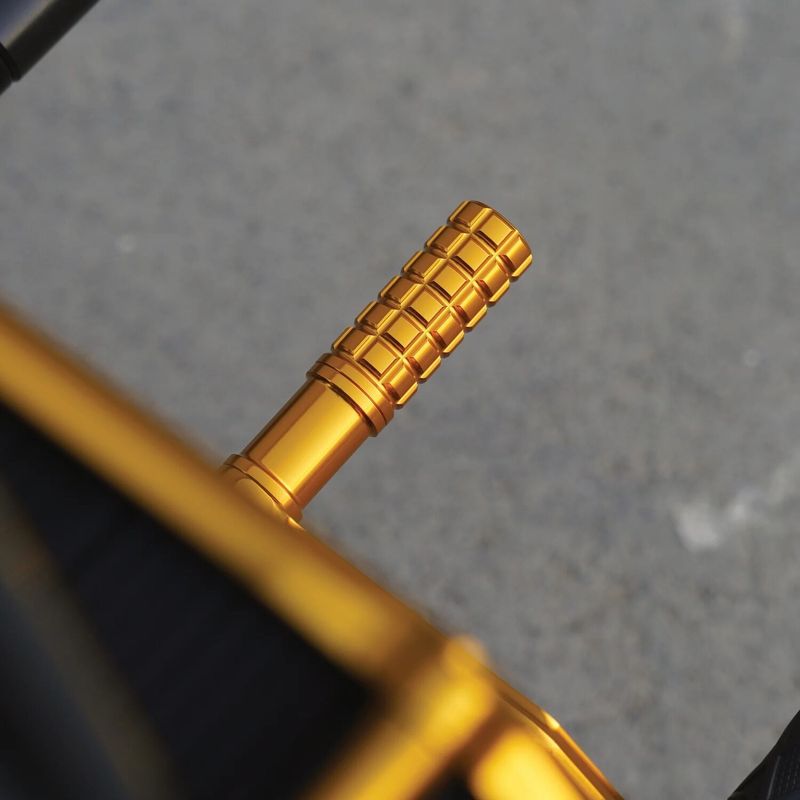 Bromsarm Arlen Ness Speedliner Softail with OEM mid-controls guld