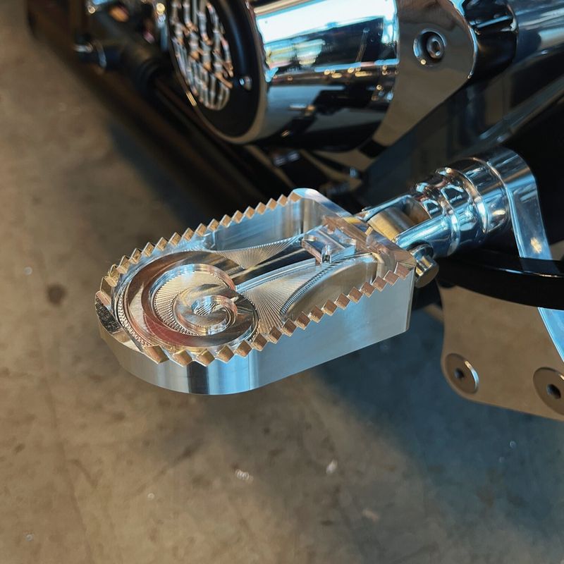 Fotpinnar Indian Larry Motorcycles Question Mark klar