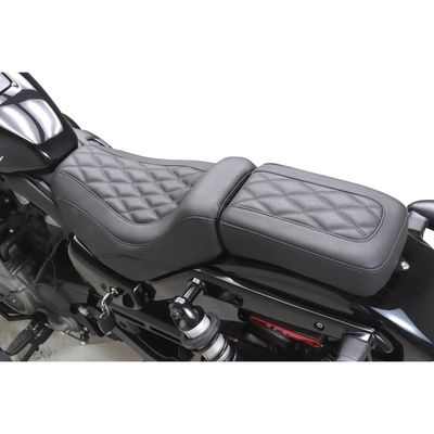 Passagerarsadel Mustang Tripper dubbel diamond svart RH975 Nightster 22-26