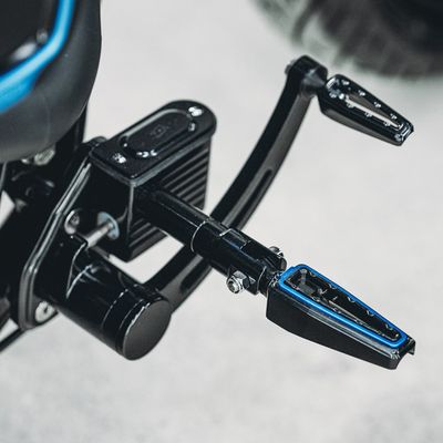 Fotpinnar Fangster svart blå Softail