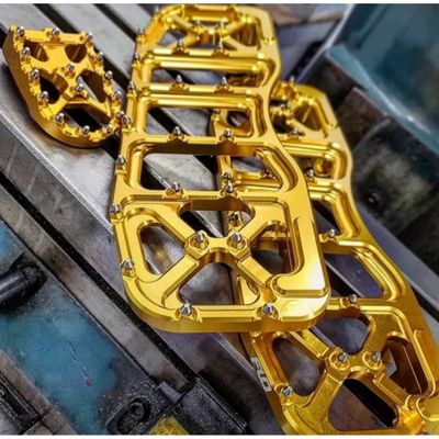 Fotplattor Flo Motorsports V5 Bagger guld FL Softail 86-17