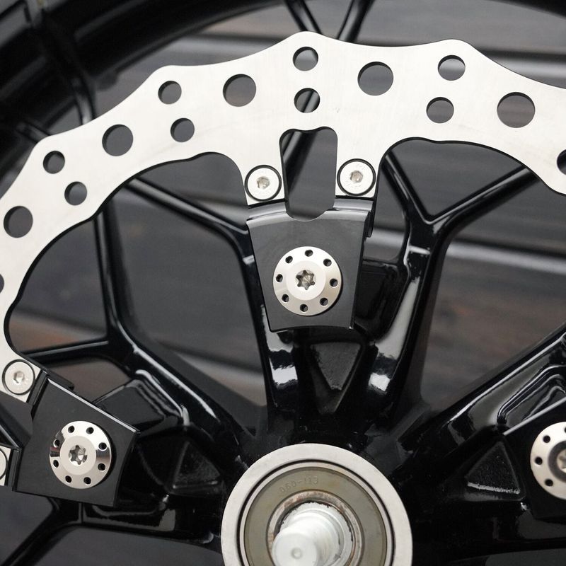 Bultsats bromsskiva fram Arlen Ness Holeshot polerad FLT Touring with front spoke 300-906