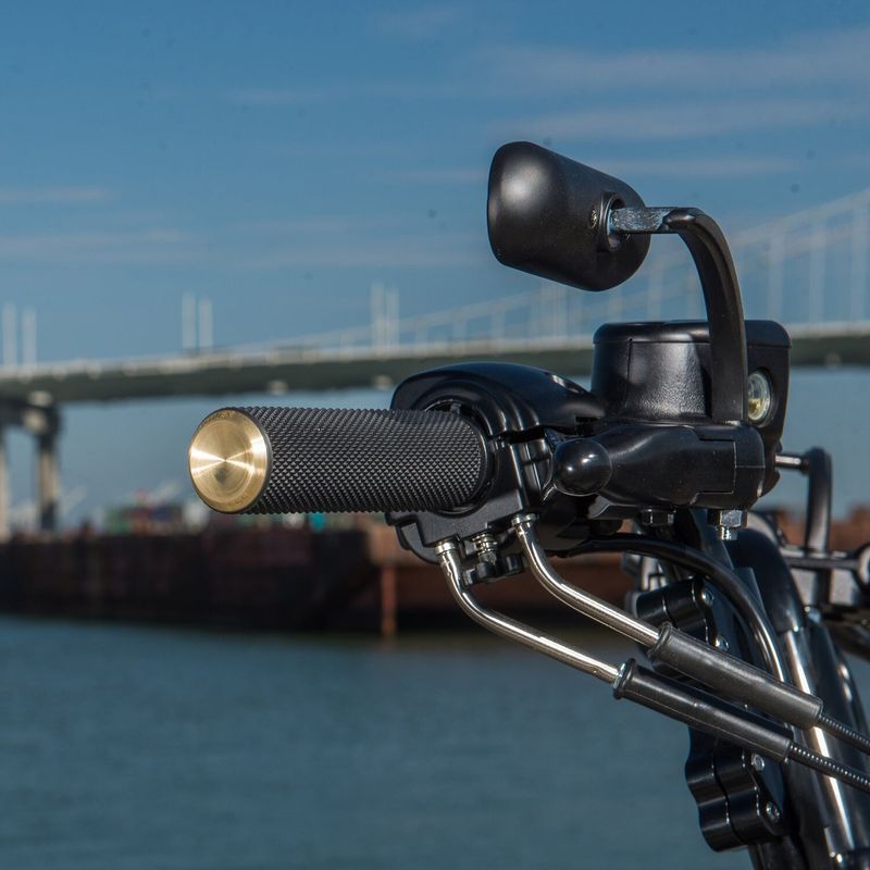 Handtag Arlen Ness räfflad Gen 2 Touring, 25-26 Softail mässing