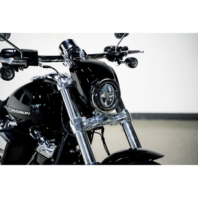 Mask strålkastare Cult-Werk V-Rod style blanksvart FXBR Breakout 117 25-26