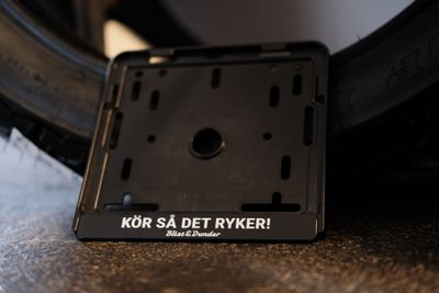 Skylthållare med list  (Svenska reg. skyltar)