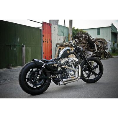 Bakskärm Rough Crafts Bobbed svart XL Sportster 04-22