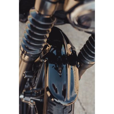 Framskärm Cult-Werk Old School RH975 Nightster RH975 22-26 blanksvart