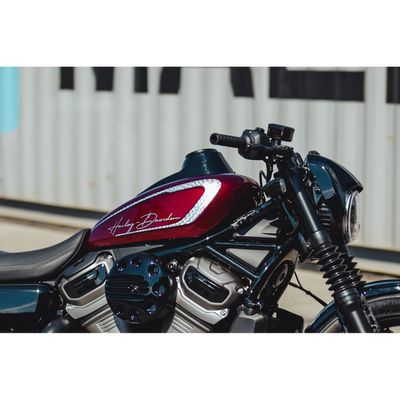 Kåpa tankpanel Cult-Werk blanksvart RH975T Nightster 22-25