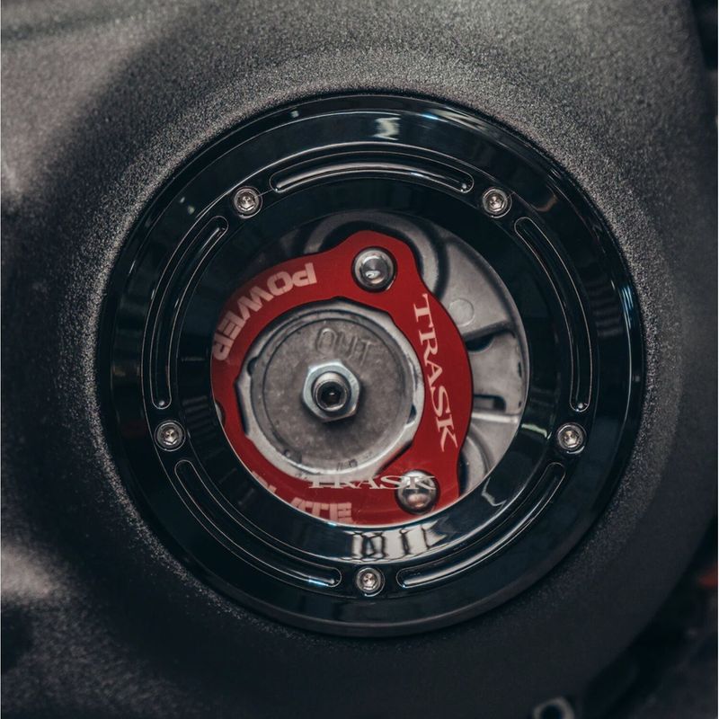 Derbylock Trask Performance Assault Softail 19-26 blanksvart