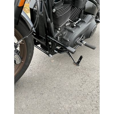 Störtbåge Kodlin Club M8 svart Softail mittfotreglage 18-25