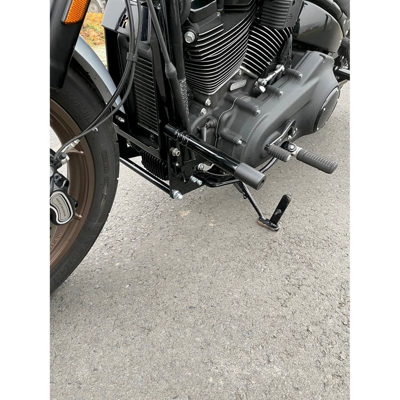Störtbåge Kodlin Club M8 svart Softail mittfotreglage 18-25