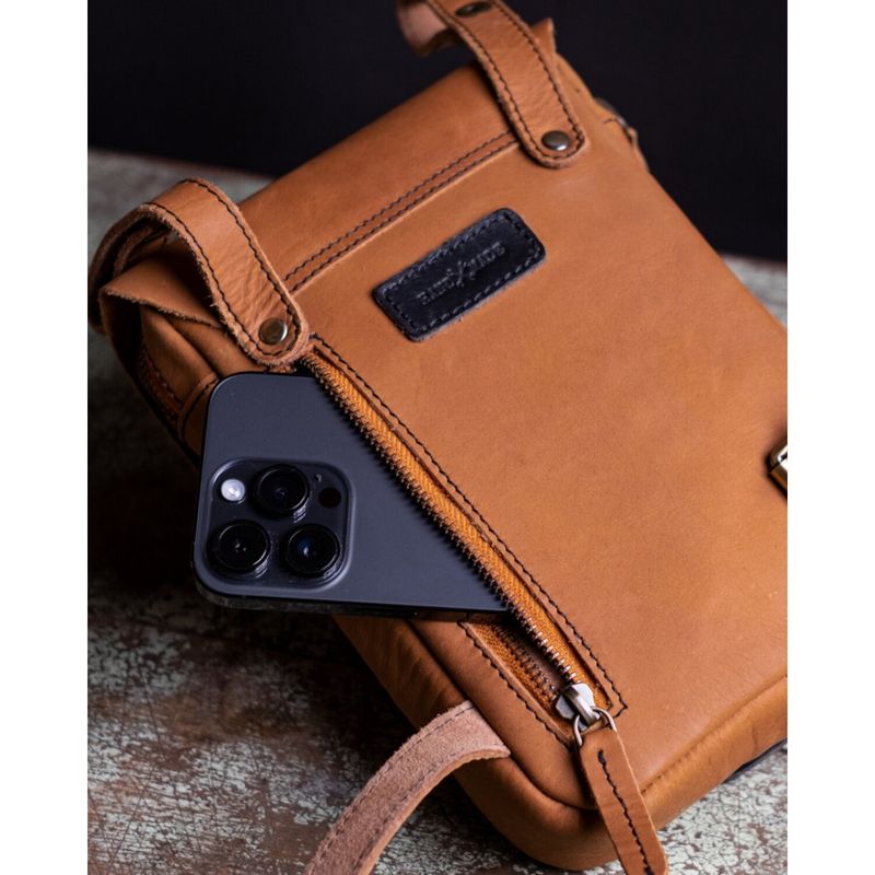 Benväska Trip Machine Thigh bag tan