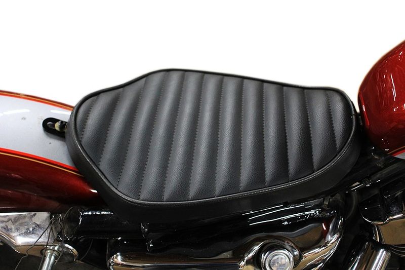 Solosadel V-Twin Bates Tuck and Roll svart