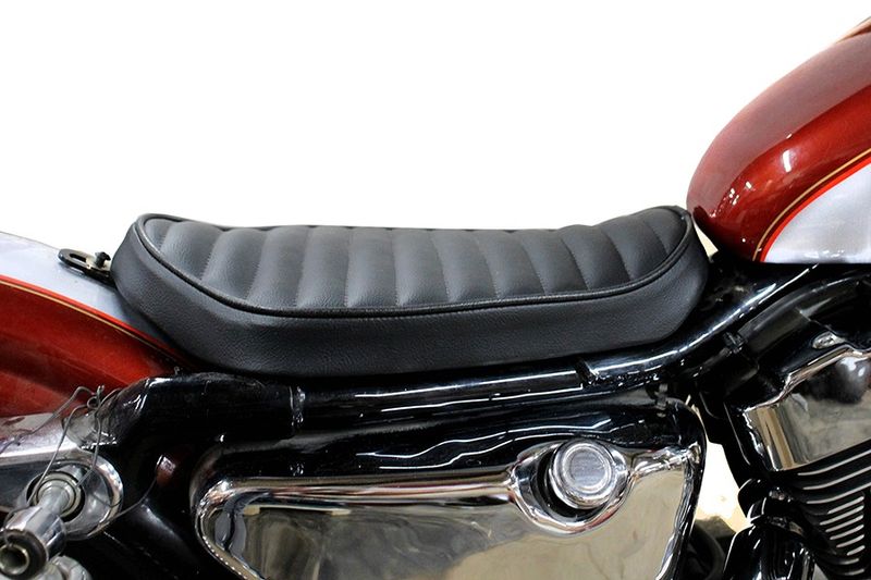 Solosadel V-Twin Bates Tuck and Roll svart