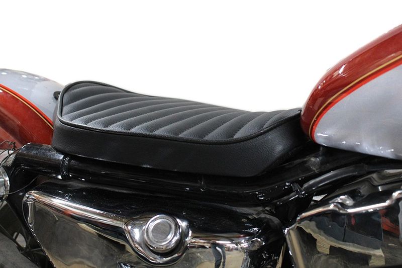 Solosadel V-Twin Bates Tuck and Roll svart