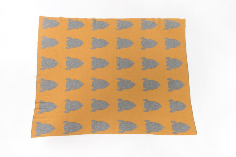 Knitted organic blanket mustard/gray