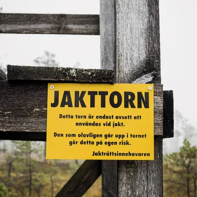 Varningsskylt Jakttorn