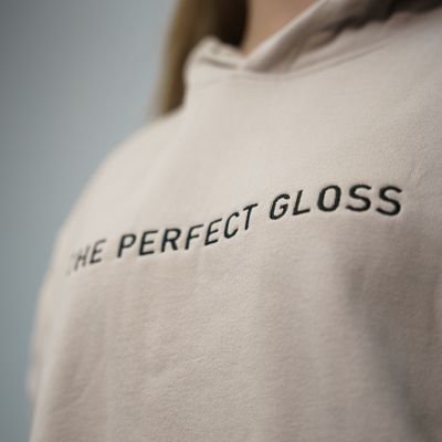 Hoodie The Perfect Gloss Beige | Svart brodyr