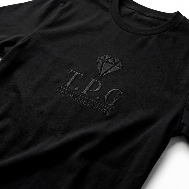 Svart_T-shirt_Svart_brodyr_3