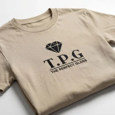 Beige T-shirt | Svart brodyr