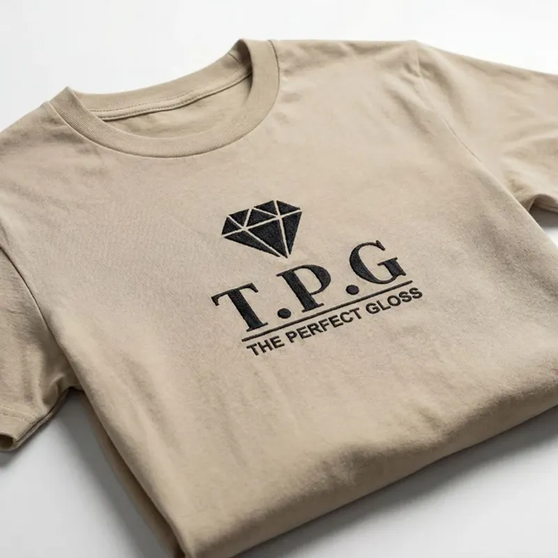 Beige_T-shirt_Svart_brodyr_2