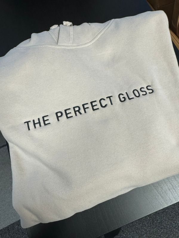 Hoodie The Perfect Gloss Beige | Svart brodyr