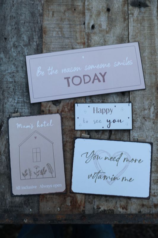 Vintage metallskyltar med kärleksfulla budskap