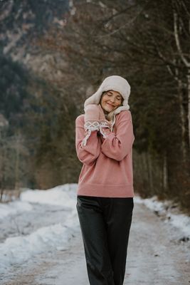 Gullig beige öronlappsmössa