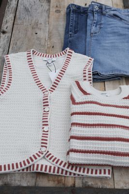 Kort jeanskjol i bomullsdenim ljusblå