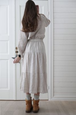 Beige linnekjol med volanger