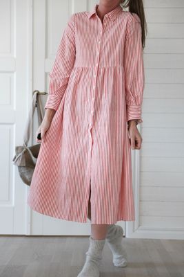 Randig skjortklänning röd vit