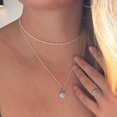 Delicate silver necklace with a shell pendant in 925 silver