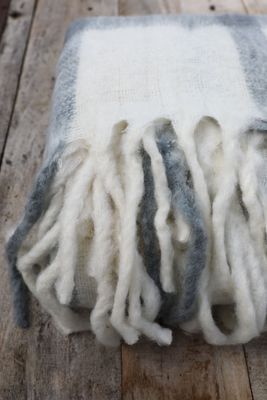 Rutig pläd i blått och vitt med fransar