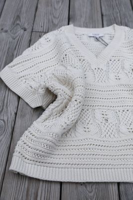 Ecru mönsterstickad tröja i bomull med kort ärm