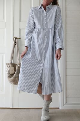 Randig skjortklänning ljusblå vit