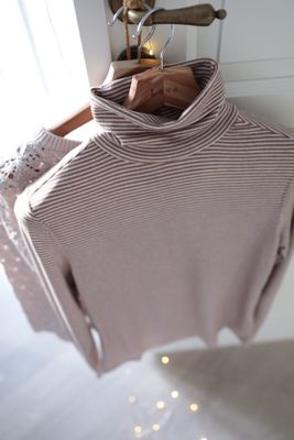 Mjuk randig polotröja cinnamon swirl/offwhite