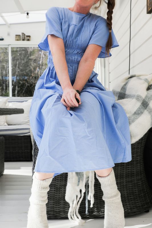 shopbild rutig blå klänning