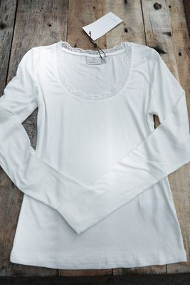 Romantisk ribbad långärmad top med spets cremevit