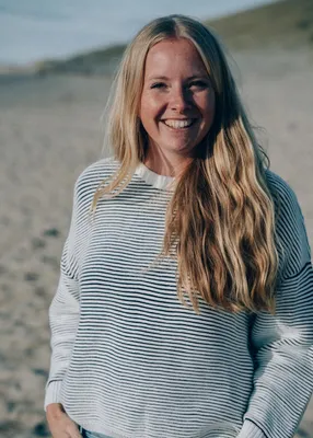 Stickad randig tröja marinblå/vit i ekologisk bomull