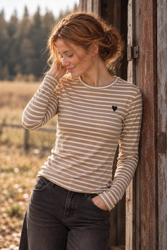 Gestreiftes Shirt mit Herz, beige-weiß