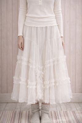 Vit romantisk tyllkjol