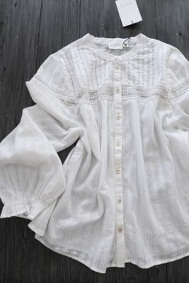 Saints romantisk vit blus