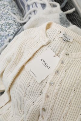 Ecru kabelstickad bomullskofta